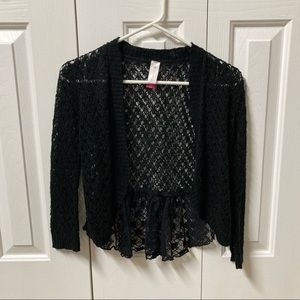 Crochet knit cropped cardigan with lace trim